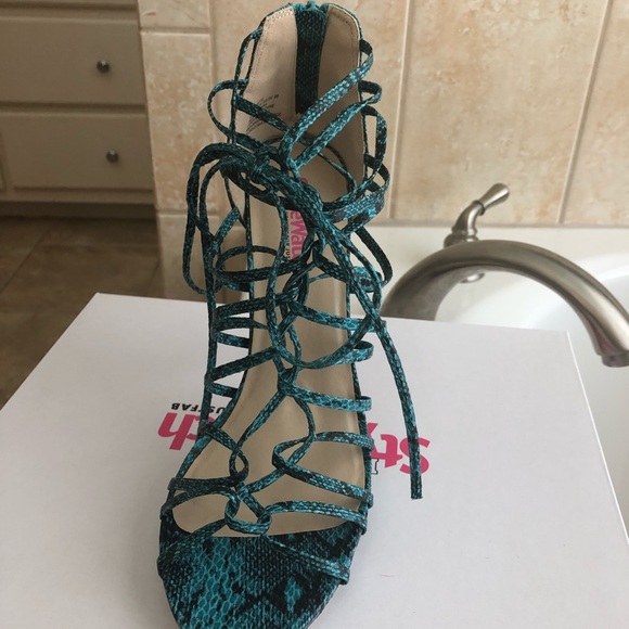 Sandals - Picture 1 of 3